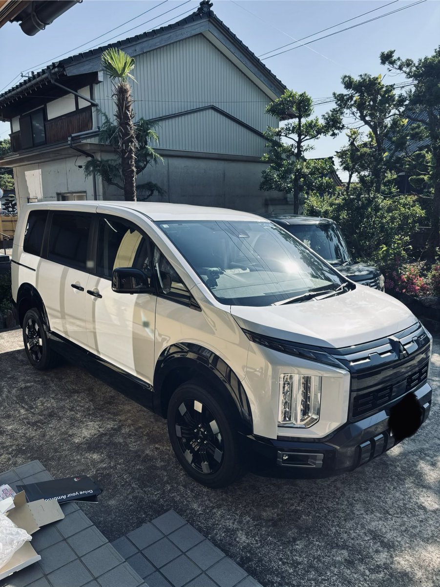 brightest928's tweet photo. やっと納車された！
来シーズンのスノボギア第一弾！
これでスキー場行きまくるで٩( 'ω' )و https://t.co/1qUFOUGhFT