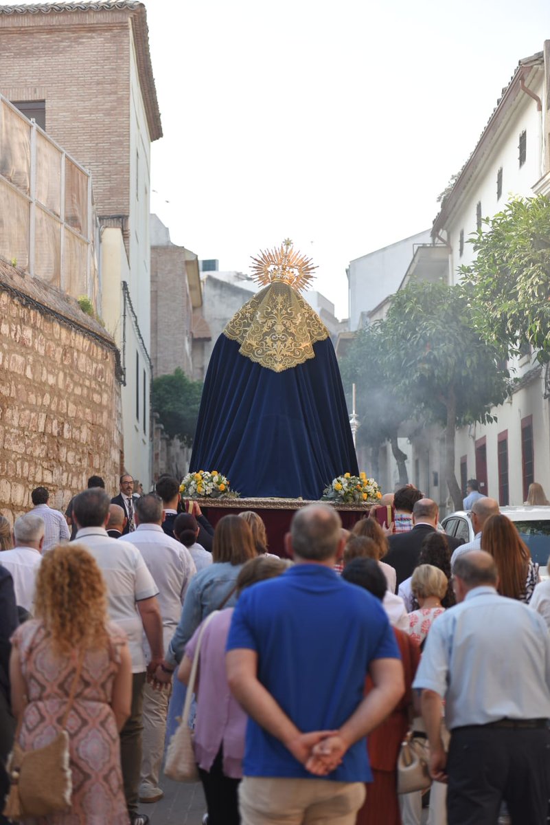 ColumnAmargura's tweet photo. quienes la aman sin condiciones.

El Rosario de la Aurora ha sido oración compartida, encuentro fraterno, manos unidas en devoción sincera. La mañana se ha hecho testigo de un amor antiguo y renovado. https://t.co/OeSeQR2ujg