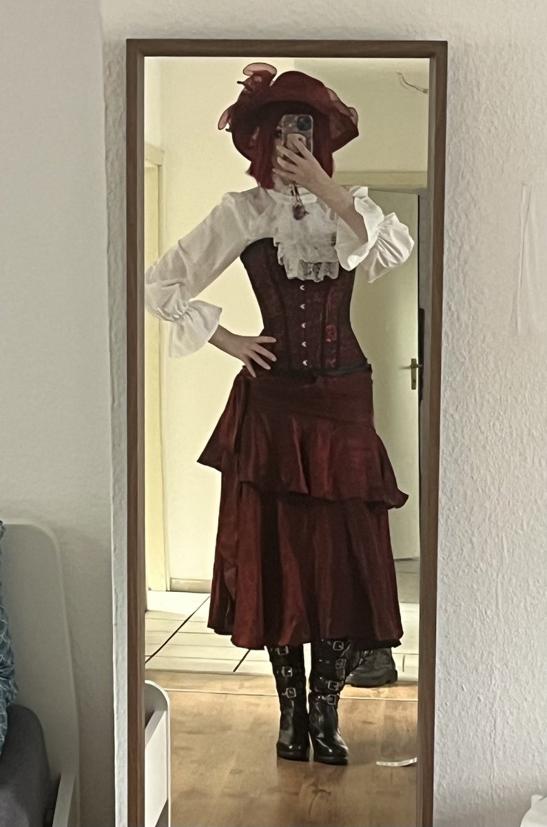 everrgreenn_'s tweet photo. Madam red https://t.co/oXG9NAlvvc
