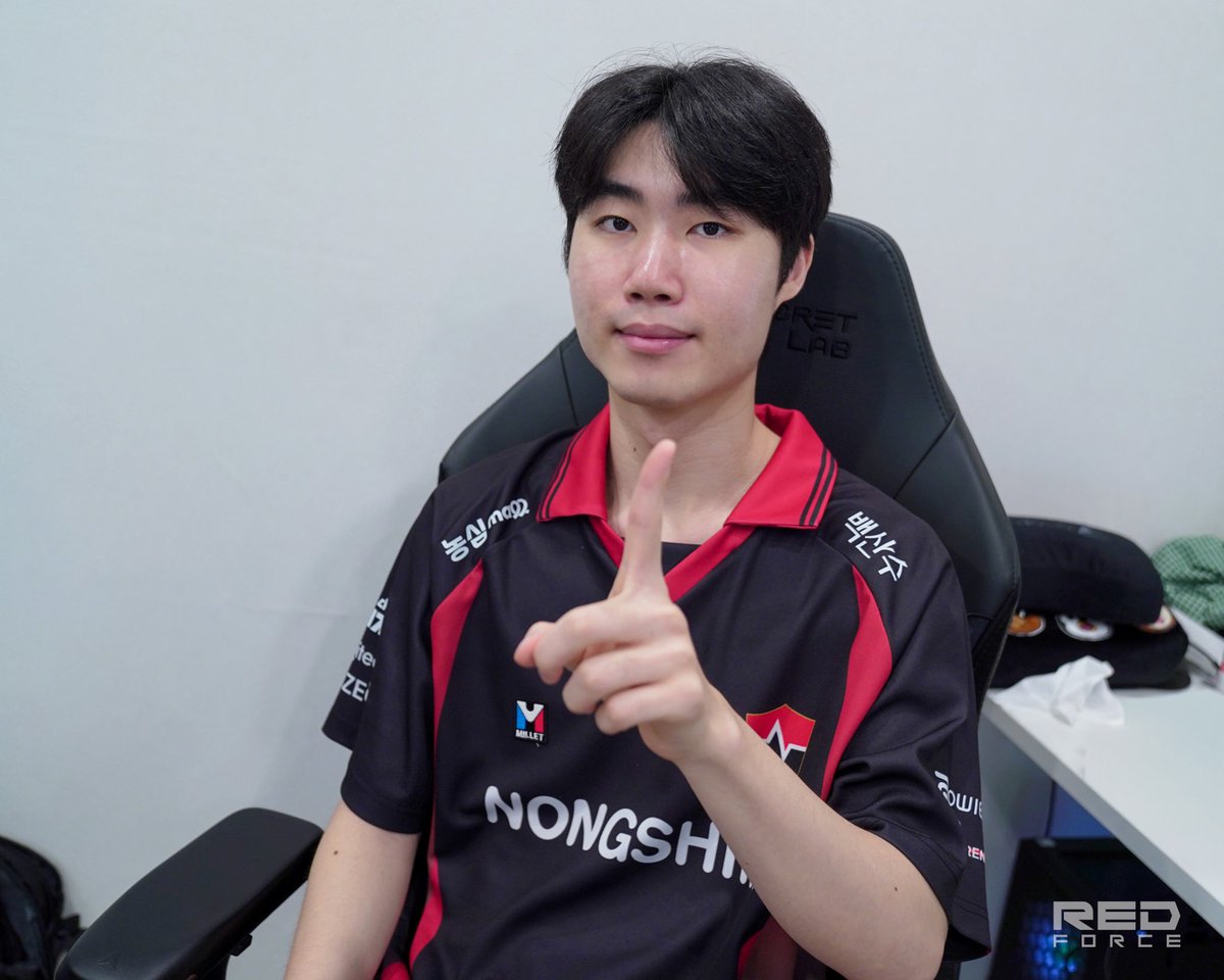 nsr_valorant's tweet photo. [📸PHOTO] #VALORANT

📍 Today's match vs GEN
📍 Road to EWC 2026: Pacific Qualifier
📆 5. 31.(일) 17:00(KST)

📺 중계 바로가기
: 치지직 'EWC 공식 채널B' 채널
: Search for '2026 Road to EWC' on CHZZK
https://t.co/SdsE5gRGgo

#NONGSHIM #NSRedForce #NSWIN #농심레드포스 #VALORANT #VCT #Dambi #Francis #Ivy #Rb #Xross