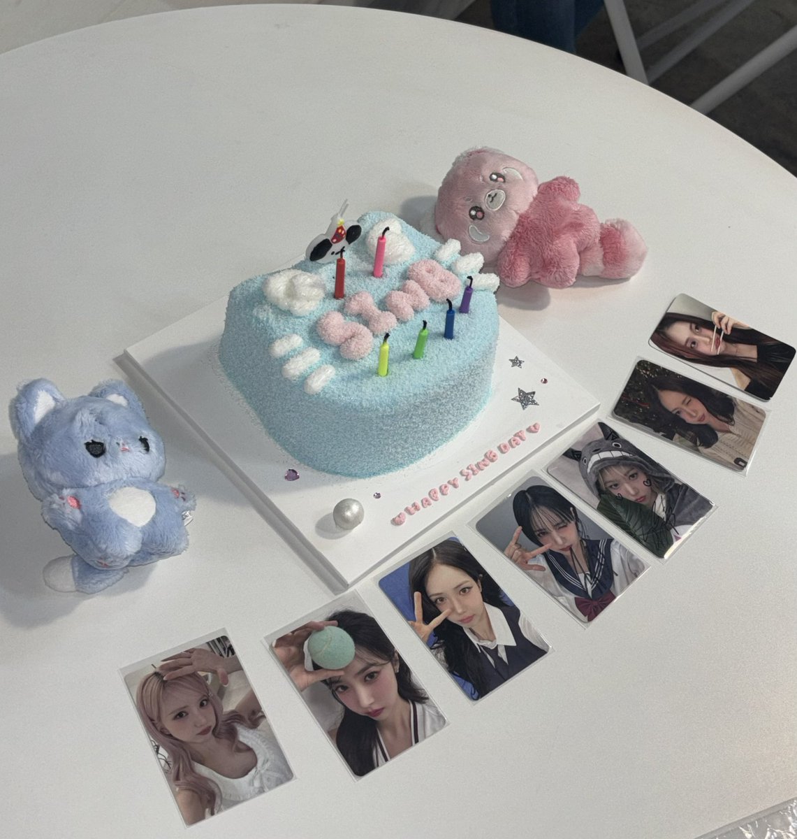 Moongle_oo's tweet photo. 언니들 생일 너무너무 축하해요♡

 #SINB_HUG_CLIB
 #우리은비안아주러옴 https://t.co/yDDfsnHROC