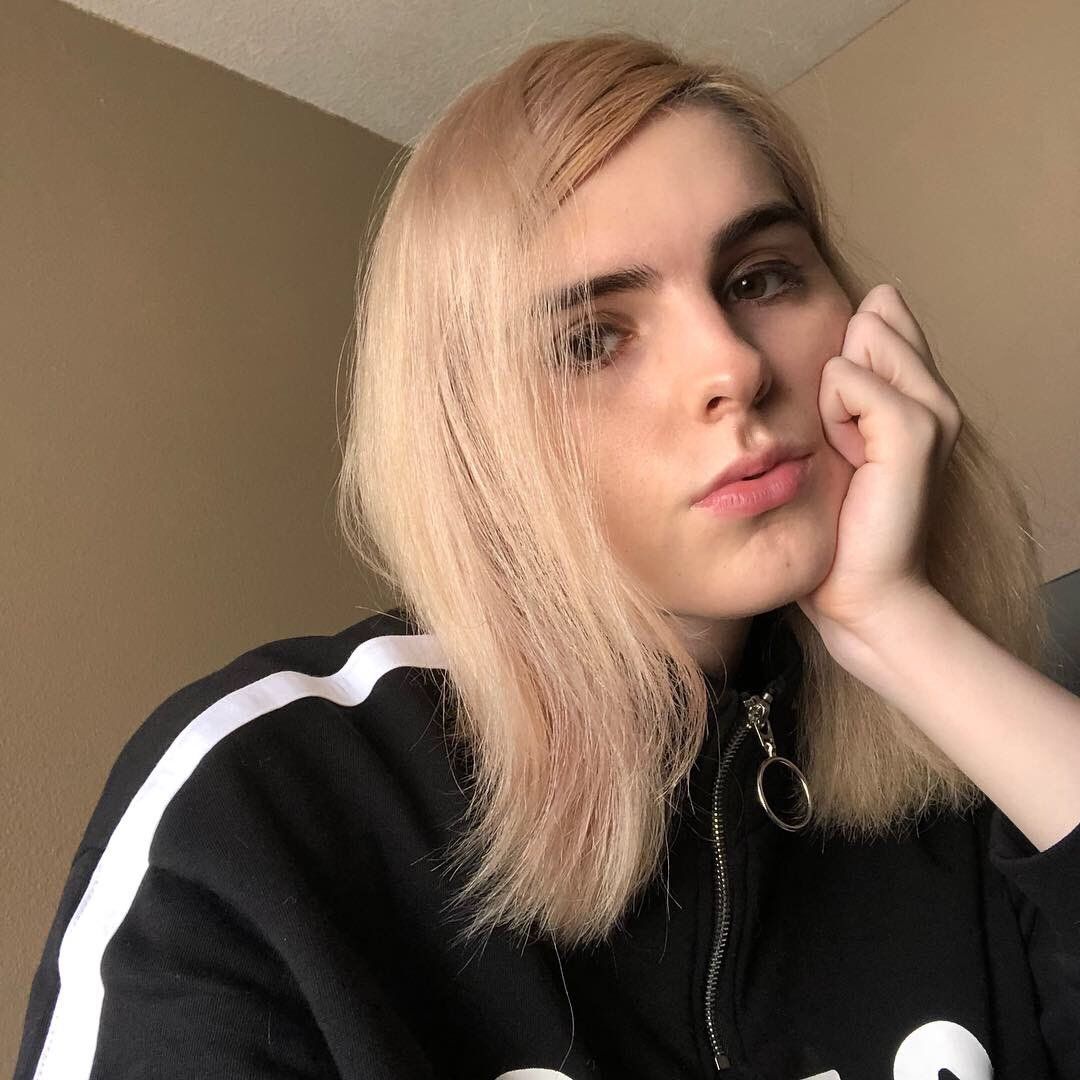 Ella Hollywood tweet media