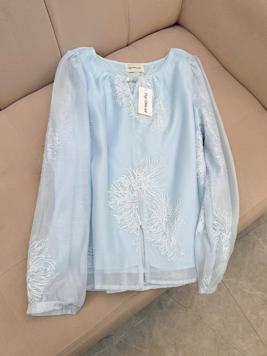 dvressy's tweet photo. blouse ini beneran CANTIK BANGET loh, warnanya gemes!! https://t.co/cC6jhCaT5L