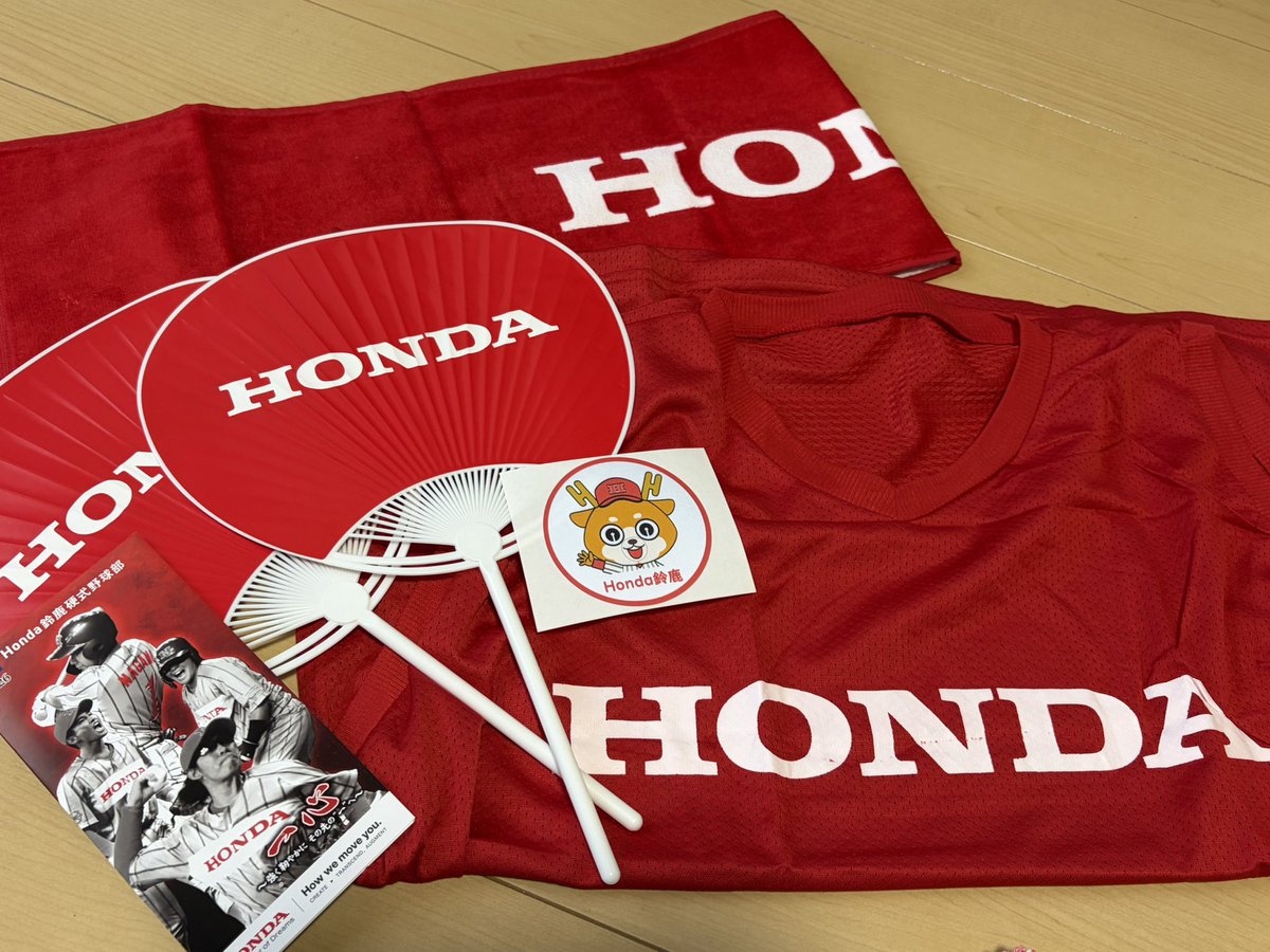 bunborgfc's tweet photo. #Honda鈴鹿 の来場者
配布物

一昨年のスペックに戻った気がする。
(野球ユニタイプ→ビブス 等)

すずきゃんの新ステッカーは
かわいい。

#都市対抗野球東海地区2次予選 https://t.co/l3r8EoXceL