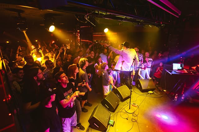 jordiganchitos's tweet photo. Gracias a la gente que se vino al concierto de Madrid y a la peña que se quedo sin entradas a la próxima nos vemos. Muy guapo la verdad. Fotos de takervazquez https://t.co/Z8ubs4HMYv