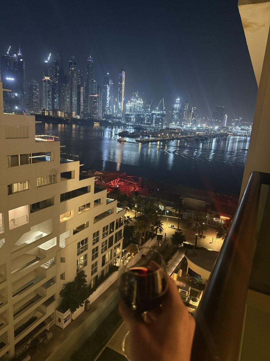 davidkingreal1's tweet photo. Dubai 💵 https://t.co/jkoDfAjTC1