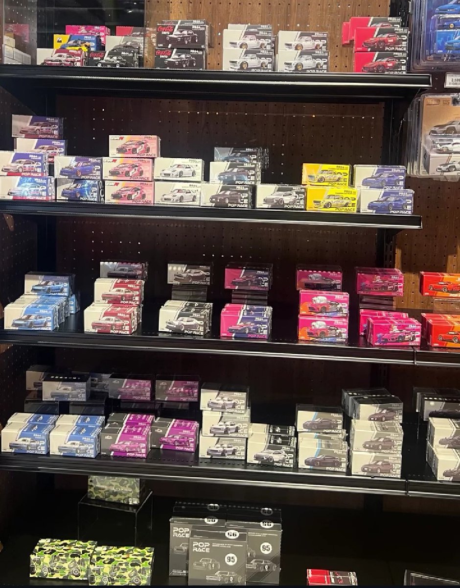 gorouzenzai's tweet photo. 京都のミニカー大量オートバックスが品揃えパワーアップしとる(笑)
意地でもホットウィールは扱わない所が残念… https://t.co/2Hoqt8uMXO