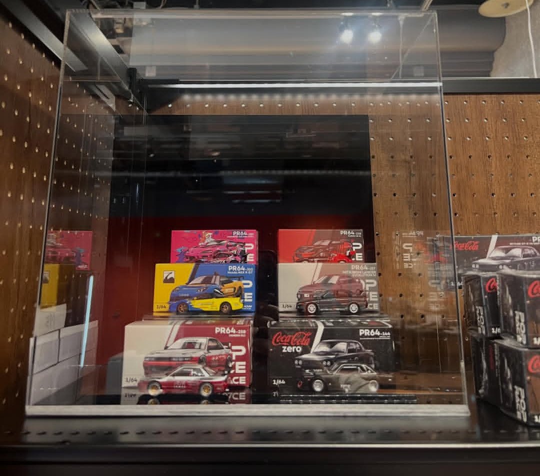 gorouzenzai's tweet photo. 京都のミニカー大量オートバックスが品揃えパワーアップしとる(笑)
意地でもホットウィールは扱わない所が残念… https://t.co/2Hoqt8uMXO