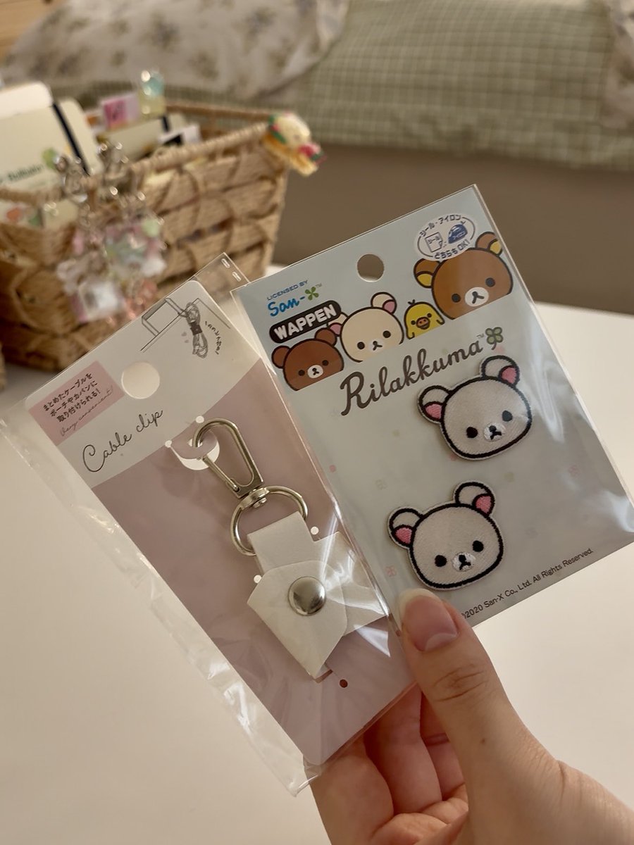 non____07's tweet photo. ダイソーで買えるケーブルクリップをアレンジしました(⸝⸝¯ᵕ¯⸝⸝)🍀*゜
安く簡単に作れるので皆さんもぜひ…！！✨️ https://t.co/iaV5M6q6Ob