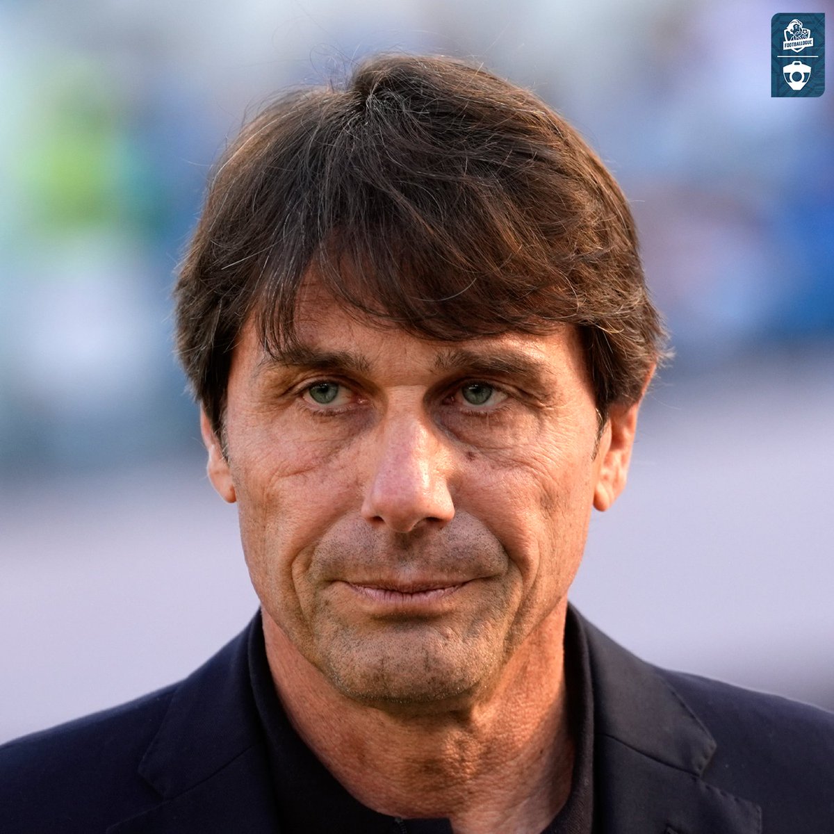Footballogue's tweet photo. La 𝗚𝗥𝗔𝗡𝗗𝗘 𝗙𝗥𝗔𝗡𝗖𝗛𝗜𝗦𝗘 de Kevin De Bruyne, interrogé sur le départ d'Antonio Conte à Naples ! 😅💙

"Si c'est une bonne chose qu'il parte ? 𝗣𝗢𝗨𝗥 𝗠𝗢𝗜, 𝗖'𝗘𝗦𝗧 𝗨𝗡 𝗣𝗢𝗜𝗡𝗧 𝗣𝗢𝗦𝗜𝗧𝗜𝗙, 𝗢𝗨𝗜. 👋

Conte n'était pas obligé de rester. J'ai réalisé cette saison que le football devait être un plaisir pour moi. 𝗠𝗮𝗹𝗵𝗲𝘂𝗿𝗲𝘂𝘀𝗲𝗺𝗲𝗻𝘁, 𝗰𝗲𝗹𝗮 𝗺𝗲 𝗺𝗮𝗻𝗾𝘂𝗮𝗶𝘁 𝘀𝗼𝘂𝘀 𝗖𝗼𝗻𝘁𝗲.

Ça a été difficile avec lui. Il a une vision différente de la mienne. 𝗝𝗲 𝗻𝗲 𝘃𝗮𝗶𝘀 𝗽𝗮𝘀 𝘁𝗼𝘂𝗿𝗻𝗲𝗿 𝗮𝘂𝘁𝗼𝘂𝗿 𝗱𝘂 𝗽𝗼𝘁. Je n’ai jamais vraiment pu jouer à mon poste. [...]

En termes de style de jeu, on m’avait fait des promesses à mon arrivée l’an dernier, 𝗺𝗮𝗶𝘀 𝗿𝗶𝗲𝗻 𝗻𝗲 𝘀’𝗲𝘀𝘁 𝗰𝗼𝗻𝗰𝗿𝗲́𝘁𝗶𝘀𝗲́…

Le point positif, en revanche, c’est que j’ai pu jouer beaucoup après ma blessure."

Aucune langue de bois dans le discours, c'est appréciable ! 😌

(@Nieuwsblad_be)