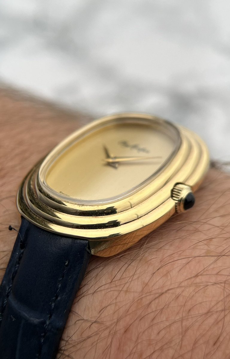 lucasgindreau's tweet photo. 🇨🇭  FOR SALE   💛

Montre Ellipse Stepcase de chez Clay Montier - Swiss made

Mouv méca manuel suisse 🇨🇭 révisé
Bracelet cuir bleu marine façon croco 🐊 neuf
Dimension : 28mm hors 👑 par 33mm

État : 9,5/10 - sûrement neuve/ jamais portée avec tag de boutique 

220  €  (📦incl) https://t.co/1CjoQ01HEA