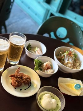 felipe_nandi's tweet photo. ワイン＆フードフェスティバルのために、アーリーイブニングパスでディズニーシーへ🌋

工夫が凝らされたメニューが色々あって大好きなイベント🍾私はポルトフィーノのイカスミアランチーニと、ヴォルケイニアの手羽餃子が特にお気に入りです🥰 https://t.co/o6TKbMxTCm