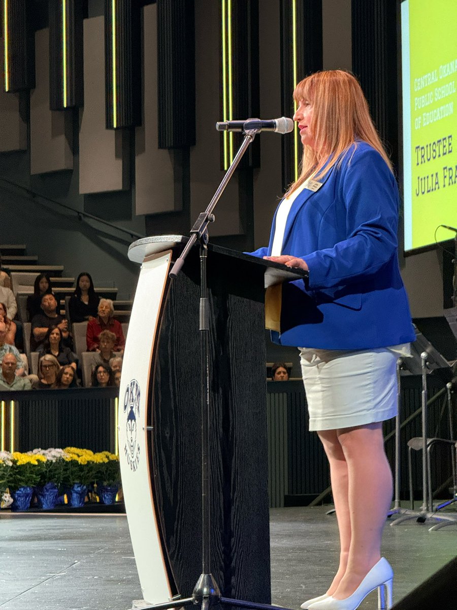 FraserCrew's tweet photo. Honoured to bring greetings on behalf of the Board of Education and celebrate the Okanagan Mission Secondary Class of 2026! 🎓 Congratulations graduates on your hard work and resilience. Thank you to families and staff for your support—your future is bright! ✨
#grad2026 #sd23ed https://t.co/oAC4gNfeBc