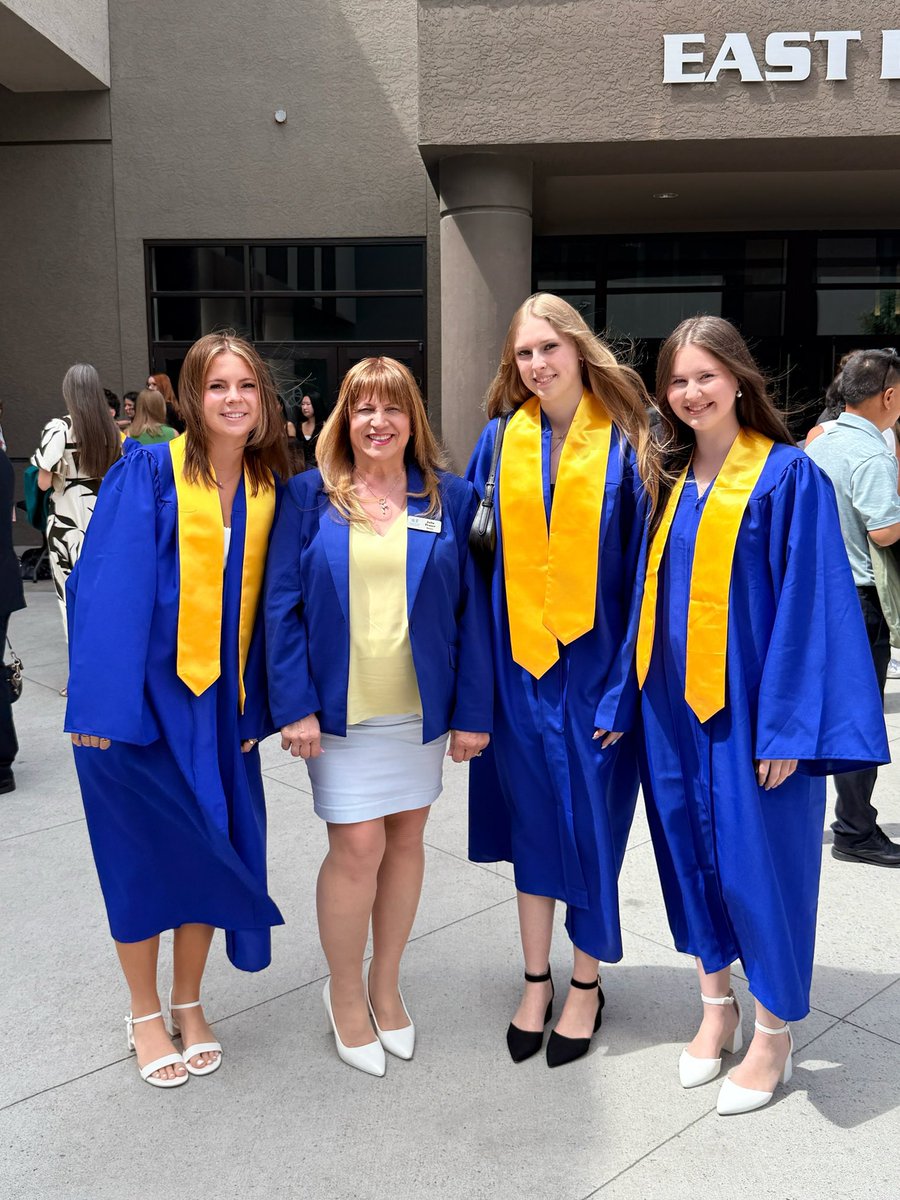 FraserCrew's tweet photo. Honoured to bring greetings on behalf of the Board of Education and celebrate the Okanagan Mission Secondary Class of 2026! 🎓 Congratulations graduates on your hard work and resilience. Thank you to families and staff for your support—your future is bright! ✨
#grad2026 #sd23ed https://t.co/oAC4gNfeBc