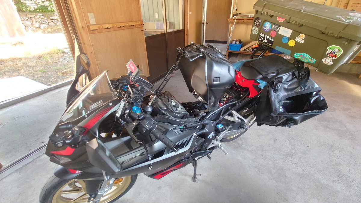 バイクのエアクリを清掃しようとしてる