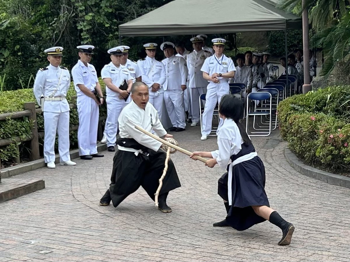 jigenryu1969's tweet photo. 「皇国ノ興廃此ノ一戦二在リ各員一層奮励努力セヨ」��️

東郷平八郎記念式典にて薬丸自顕流の奉納演武を行いました😮
「やはり自顕流」の名言通り、東郷元帥は臨終間際まで稽古をされていたそうです❗️
チェストー🗡️

#東郷平八郎
#日本海海戦
#バルチック艦隊
#薬丸自顕流
#海上自衛隊鹿屋航空基地 https://t.co/aNodR1F7Tr