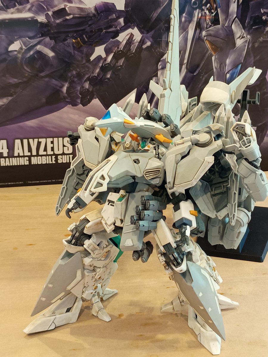 whitelabo1's tweet photo. なんとか5月中に完成しました。
HGアリュゼウス
色んな組合せあるけど、どの状態で飾るか、また色々試そうかな。
#ガンプラ https://t.co/9UbQjCOakV