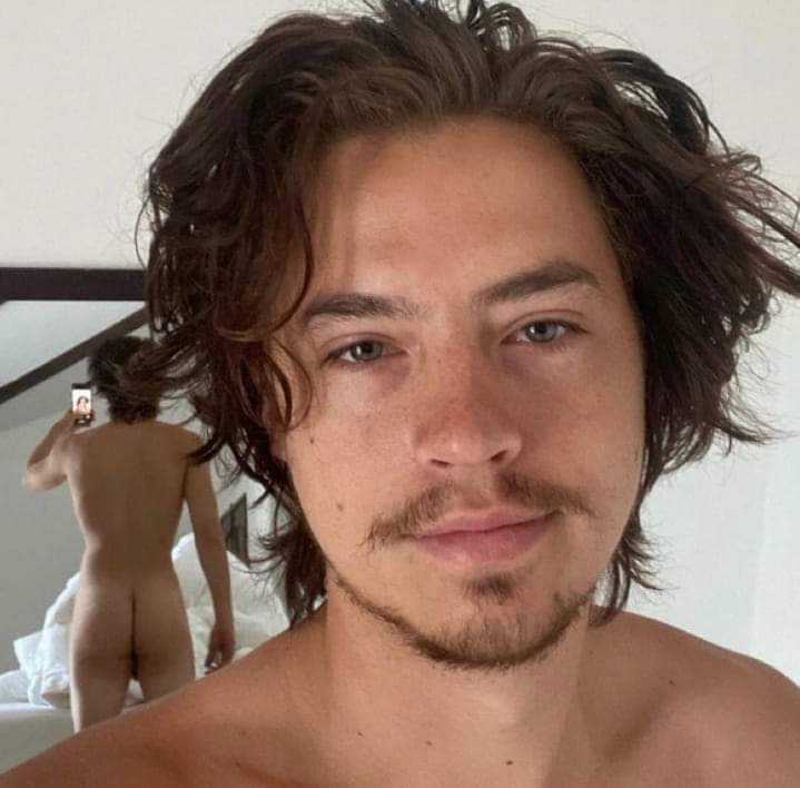 Chase_zoom's tweet photo. I wonder how kj feels about his co star having big balls that hang low meanwhile you can't even fill out your boxers, just an empty pouch https://t.co/fCFoeumvBt