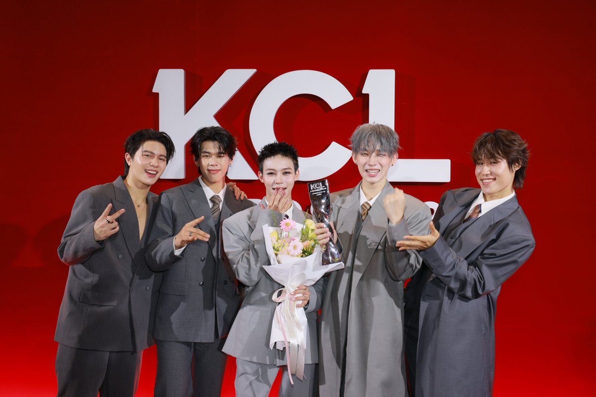 LYKNofficial's tweet photo. LYKN ได้รับรางวัล “T-POP ชายยอดเยี่ยม” จากเพลง “ทัก (FIRST SIGHT)” ในงาน “คมชัดลึกอวอร์ด ครั้งที่ 22” (KCL Awards 2026) 🏆✨

ขอบคุณคณะกรรมการผู้ทรงคุณวุฒิ แฟน ๆ และทุกฝ่ายที่มีส่วนร่วมในการสนับสนุนผลงานนี้มาโดยตลอดนะครับ 🙏🏻

#LYKN
#RISERMUSIC https://t.co/KrFQNsoe12