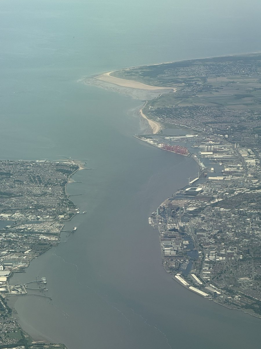 Jon_Col's tweet photo. @LivEchonews @TUIUK the lovely Liverpool from the sky yesterday lunchtime #city #liverpool #view #plane https://t.co/HgphNyvw0x