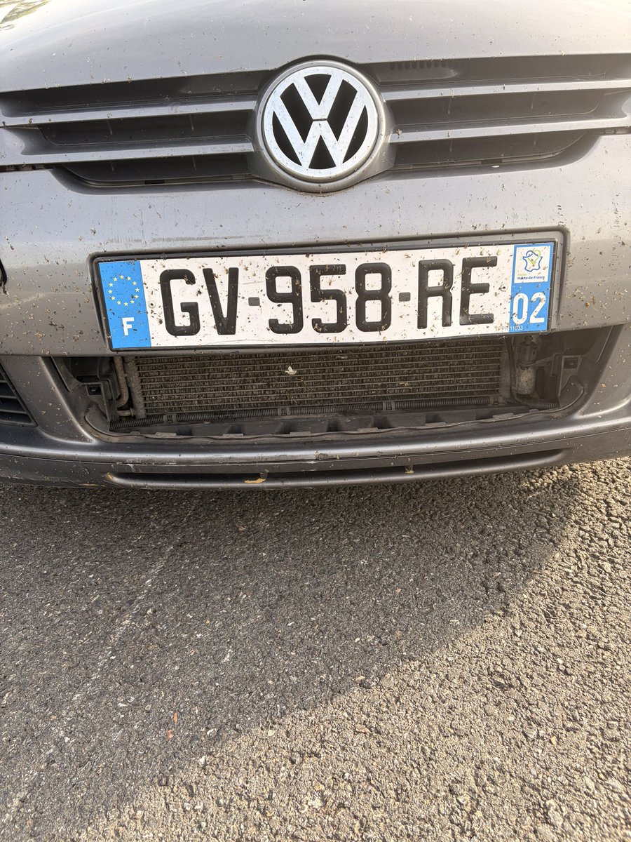Vibes696's tweet photo. Prévention! 
Ne buvez pas et ne fumer pas avant de conduire, et long trajet c’est pause toute les 2h.
Aujourd’hui j’ai forcé avec les limites et j’ai eu bcp de chance mais je me suis endormi au volant j’ai traversé 2 voie et ai percuté les poteaux semi moue d’une voie d’insertion https://t.co/7DmkB1Su03