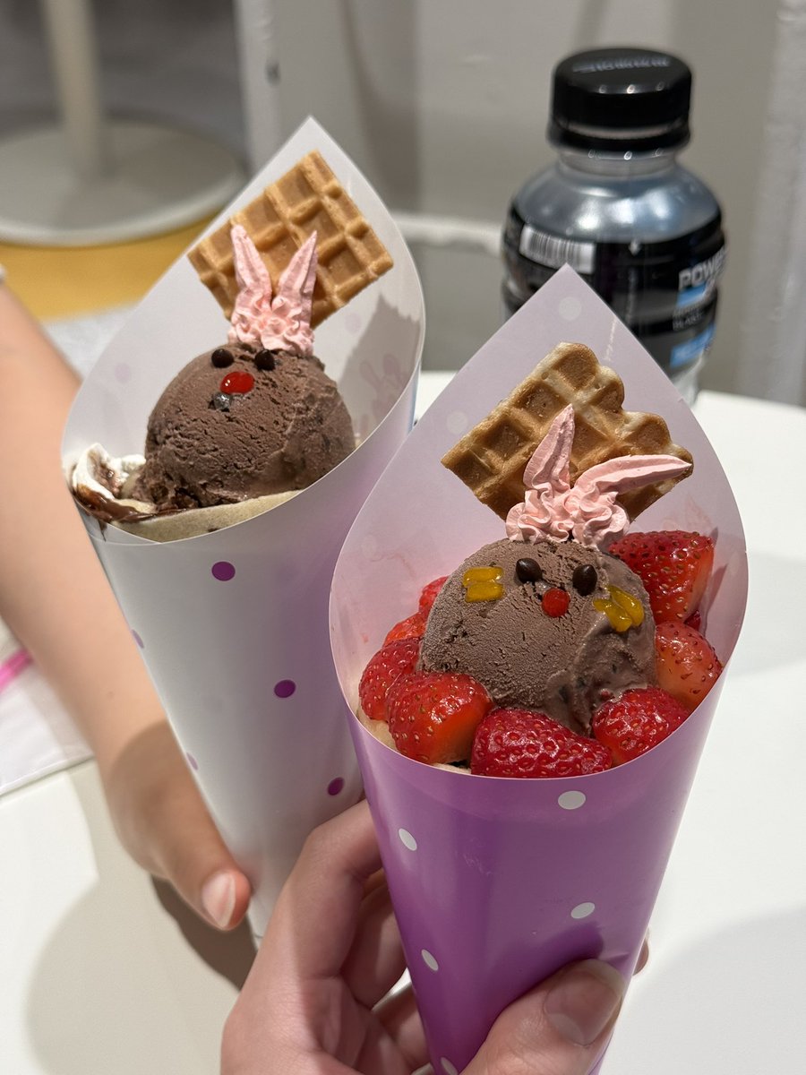 il0vxd_2's tweet photo. 어제~~ 
얌전히 친구만 따라다님...ㅎㅎ
군체도 봣어요 
넘 행복한 하루엿다 https://t.co/6Mb5lIlJQN