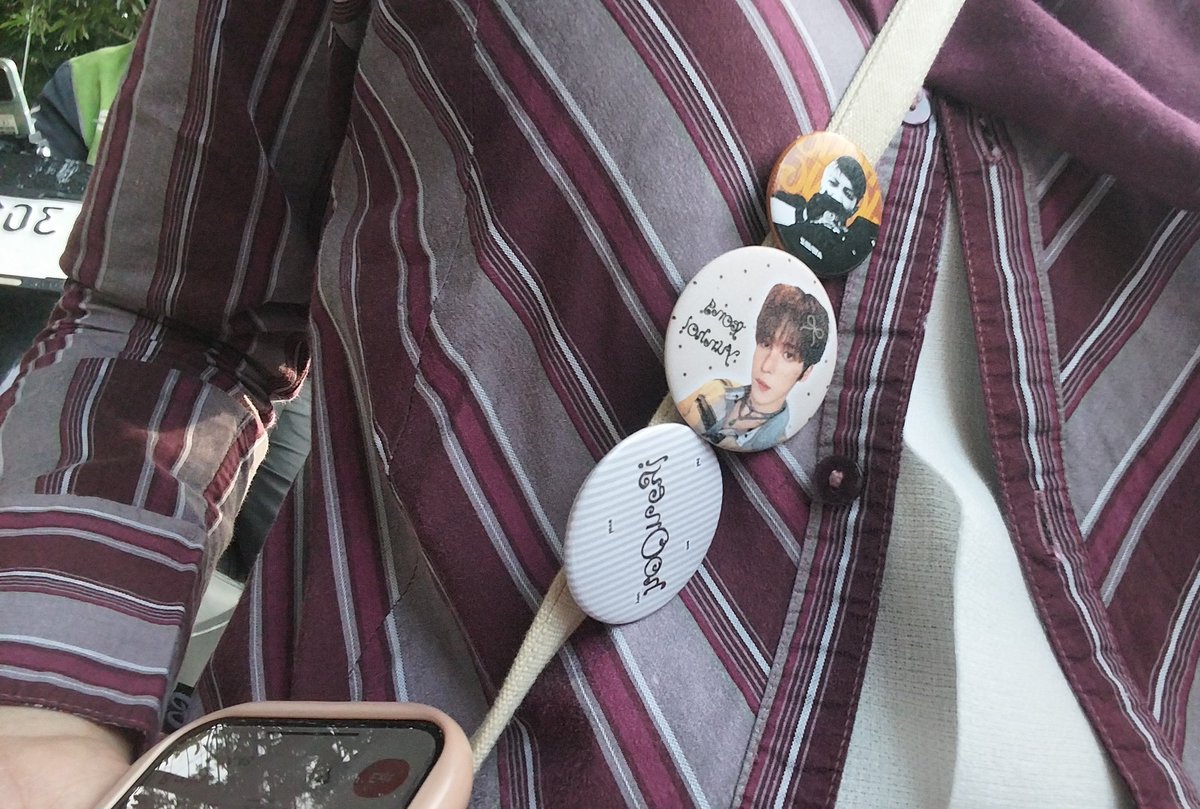 wonrhangae's tweet photo. first time ke event kpop di braga hari ini with these lovely freebies pins https://t.co/iC32jUg0e6