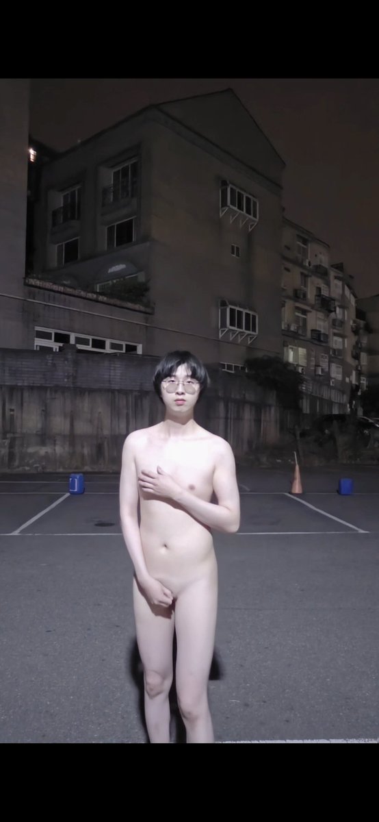 陳翊琳街道露出裸體自拍Chen Yilin posted nude selfies tweet media