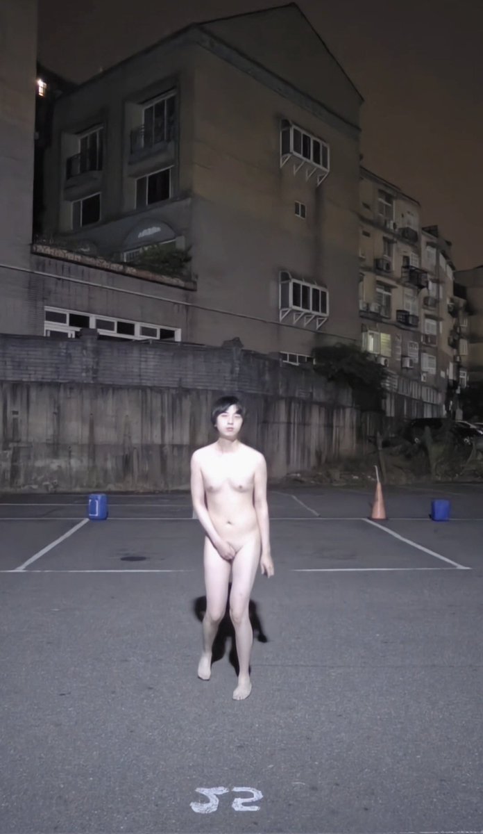 陳翊琳街道露出裸體自拍Chen Yilin posted nude selfies tweet media