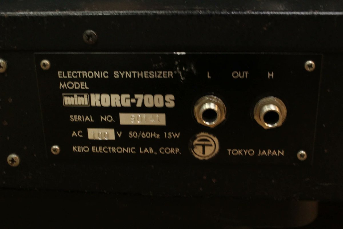1484_shinjuku's tweet photo. KORG miniKORG 700S 中古で入荷!
シンプルなパネルからは想像できないほど多彩なサウンドを作り出すことができる国産シンセ初期の歴史的モデル!鍵盤下にあるローパス/ハイパスフィルターの役割を担うトラベラー・コントローラーが特徴的!!
#vintagesynth #キーボードマート新宿 https://t.co/wrNM9bn3S7
