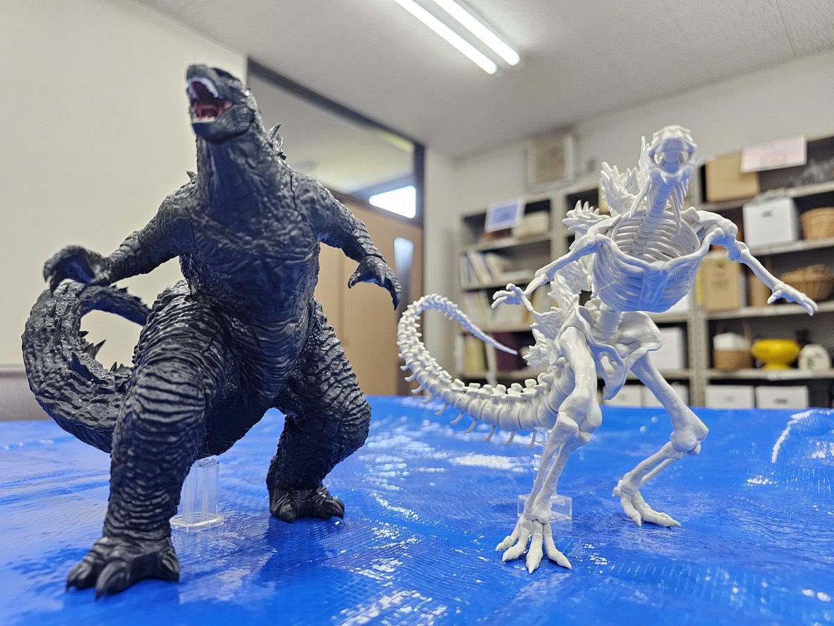 pisconor's tweet photo. 月一制作会で作ったよ。
50%OFFで見つけた骨格ゴジラ。
ウェザリングで博物館風に仕上げたいな～🥸

#つくるのだ
#ゴジラキング・オブ・モンスターズ https://t.co/zVbaIR0aob