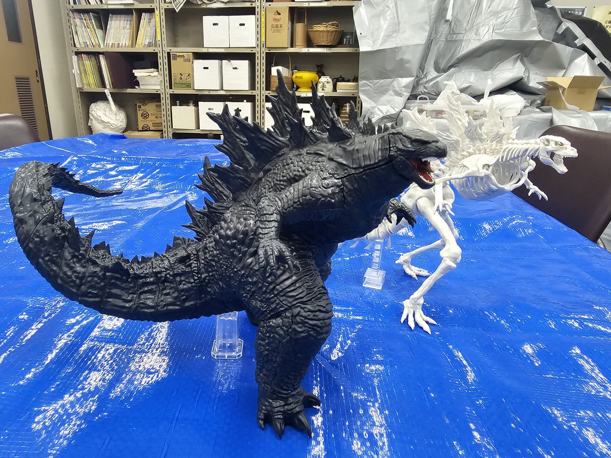 pisconor's tweet photo. 月一制作会で作ったよ。
50%OFFで見つけた骨格ゴジラ。
ウェザリングで博物館風に仕上げたいな～🥸

#つくるのだ
#ゴジラキング・オブ・モンスターズ https://t.co/zVbaIR0aob