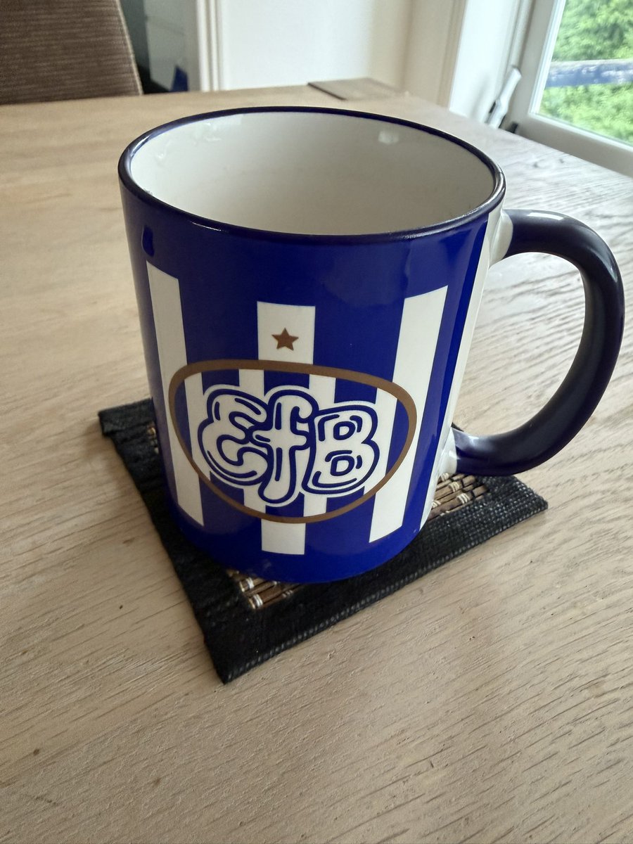 Saatterup's tweet photo. Kaffen smager godt i dag. Kom så @EsbjergfB samt @KoldingIF https://t.co/DXOK55BRtG