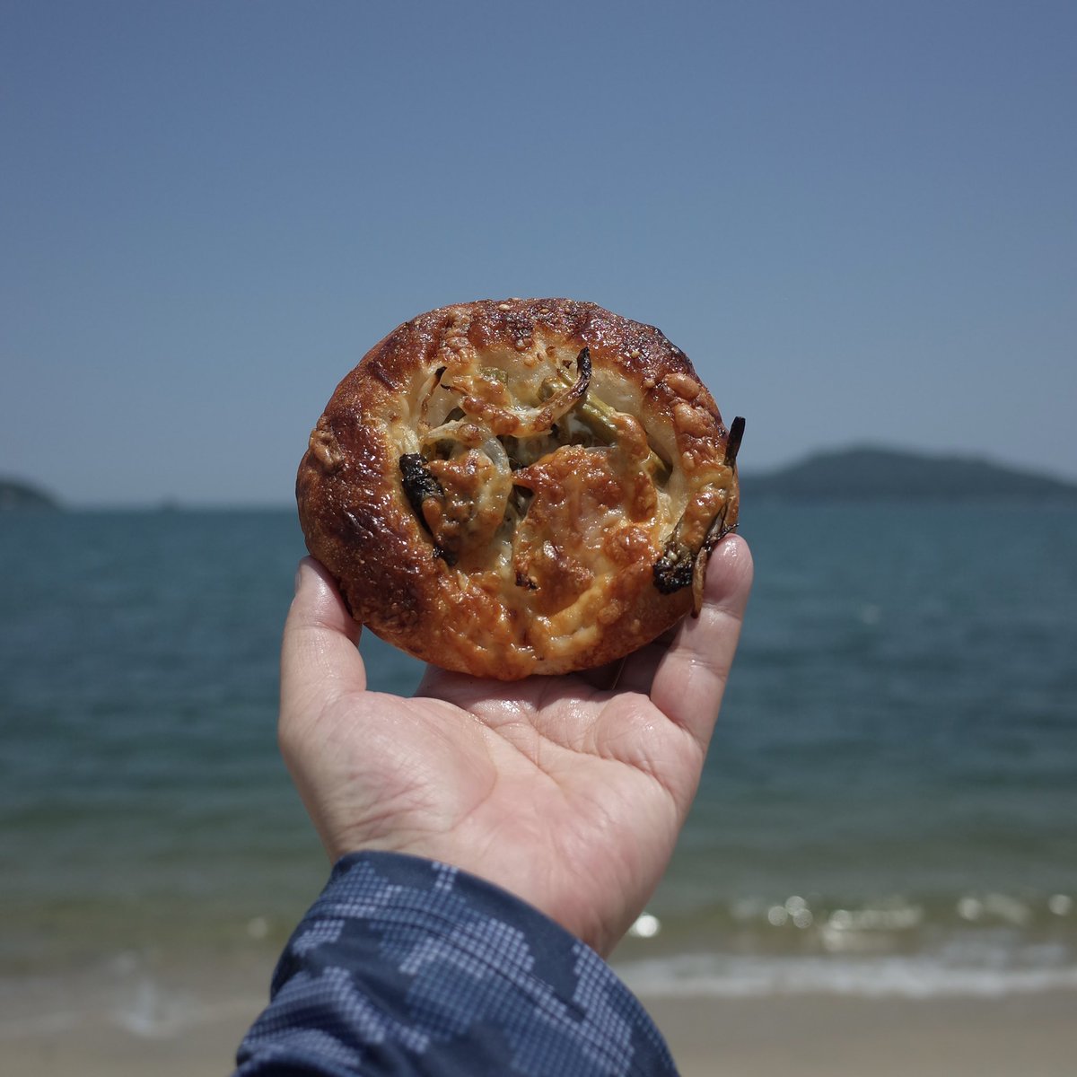 norubaiitoshima's tweet photo. 5月最後は今宿へ。

KEIZO bakeryのパンを買って海へ。
最後は本格壺焼き芋SoiLでゆっくり。

海も近くて、パンもカフェもある。
やっぱり今宿はいい街です。

予約は👇
https://t.co/N13sIFhEnU

#糸島観光 #自然界隈 https://t.co/b0xYMqWV1W