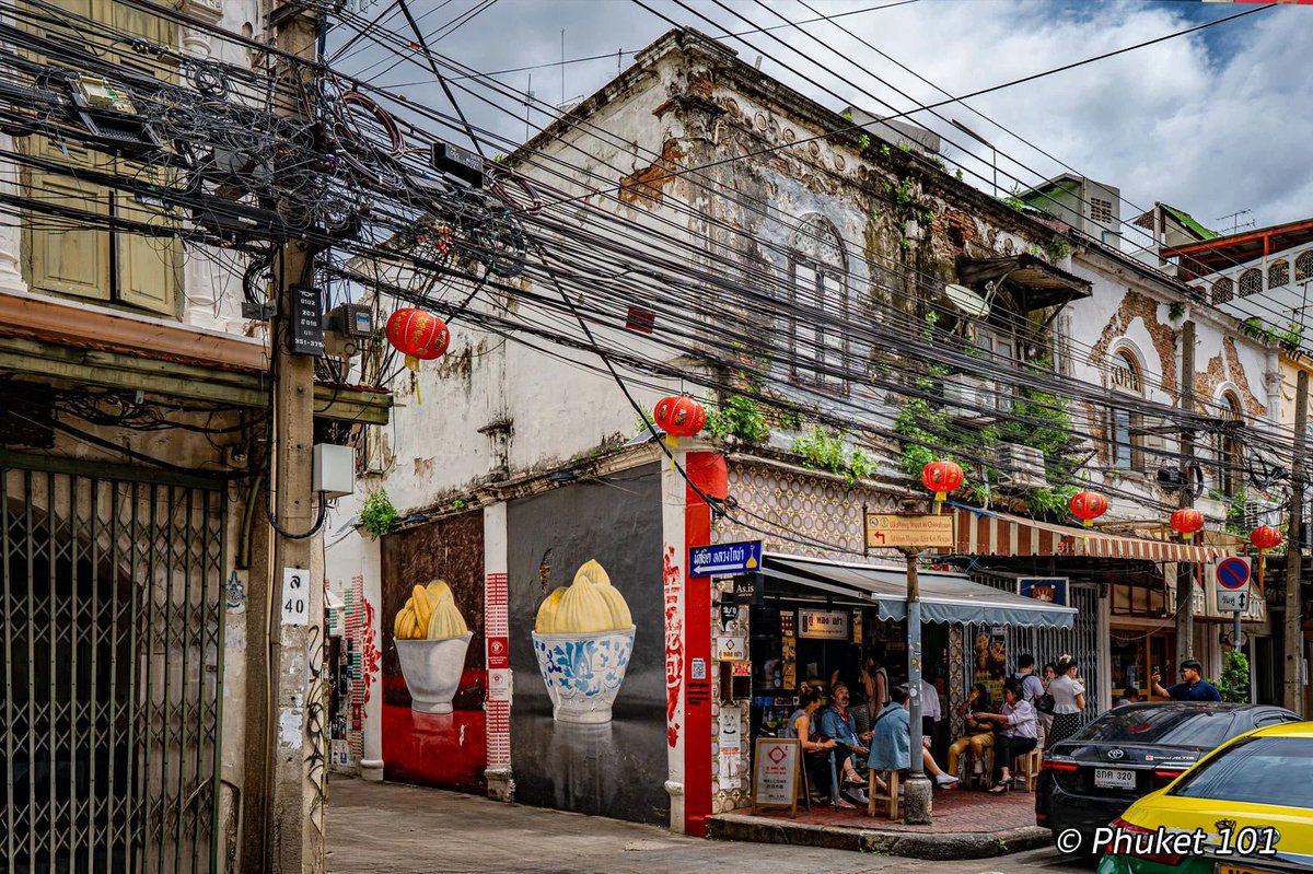dearfarang's tweet photo. Is Song Wat the real deal, or just the latest hotspot riding a wave of hype? With rainy season rolling in, will the crowds keep coming, or will the buzz slowly wash away with the floodwaters? https://t.co/PWSCgpkj1f
