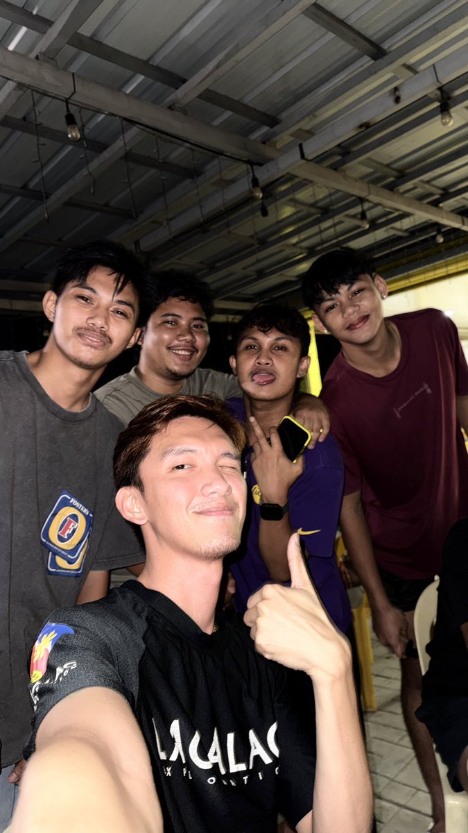 zzzsoftboy's tweet photo. CLVB members https://t.co/8jGVu0chyR