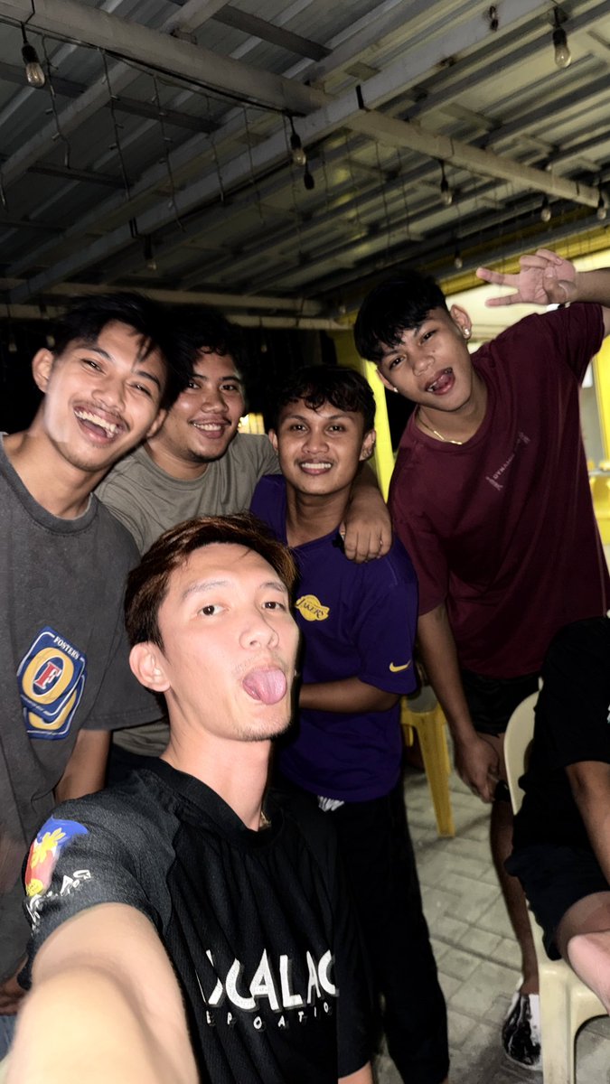 zzzsoftboy's tweet photo. CLVB members https://t.co/8jGVu0chyR