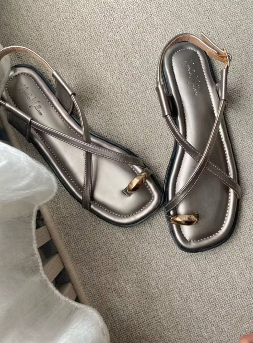 erisyaa's tweet photo. IN THIS ECONOMY‼️
Sendal ga harus mahal, under 100k nih￼
Sedekah ga sih yang jualan🥹🥹✨
￼
Yang mau samaan 🤸‍♀️🤸‍♀️
👉🏻sandal 1 : https://t.co/AARMBsOa76
👉🏻sandal 2 : https://t.co/RjlRoFI6xN
👉🏻sandal 3 : https://t.co/mLqJ82myfA
👉🏻sandal 4 : https://t.co/BeoVDUXrPD￼ https://t.co/ymFqrfs8vv