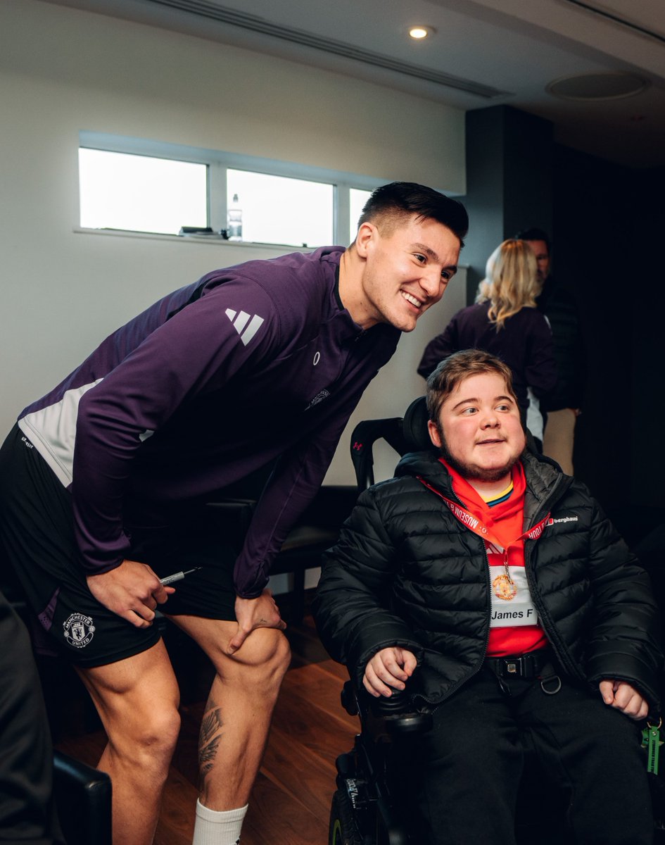 MU_Foundation's tweet photo. Wishing Big Ben the best birthday 🎉🎈

#Sesko | #MUFC https://t.co/Nl8i2Cq87S