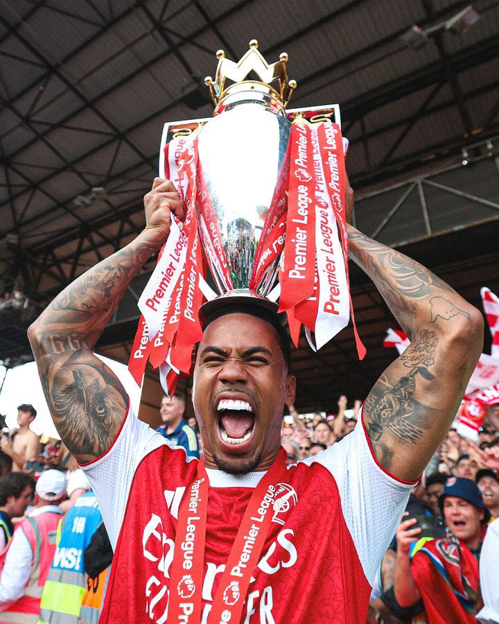 king_damy's tweet photo. Good morning from the champions of England. Stand up and greet.😆 https://t.co/b0aDXYzhZY