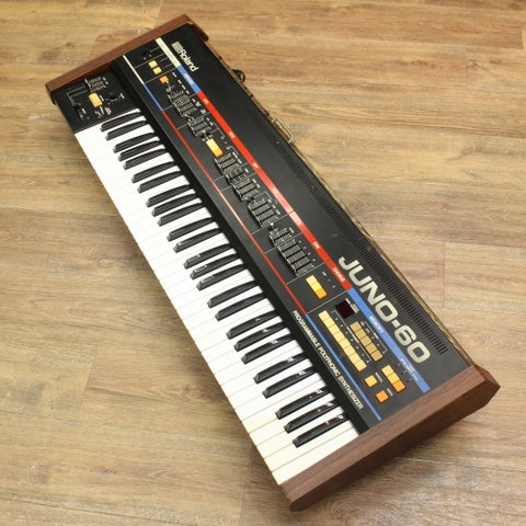 1484_shinjuku's tweet photo. Roland JUNO-60 中古で入荷!
世界中のアーティストに愛され、高い評価を得つづけているRolandポリシンセの名機!DCOによる安定したピッチに加え、前作JUNO-6にはなかった音色メモリー機能も搭載!パネルデザインもシンプルで操作性は◎!!
#vintagesynth #キーボードマート新宿 https://t.co/yjs7K20c9M