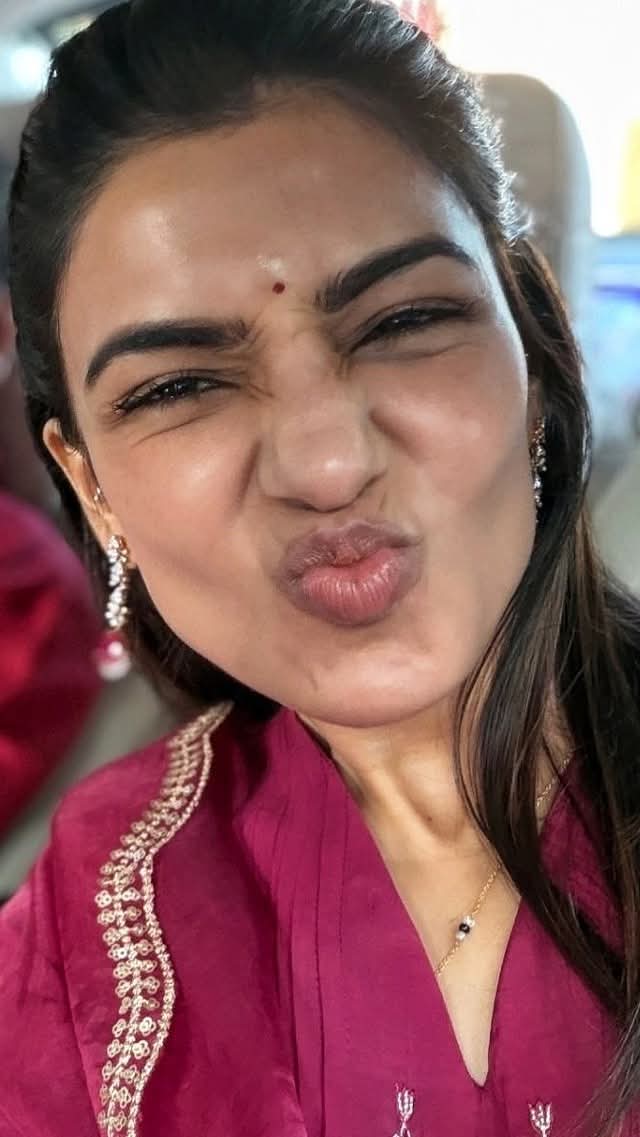Galroleplayer's tweet photo. Samantha pathale mood yeruthu #SamanthaRuthPrabhu https://t.co/9hgvUKYJcv