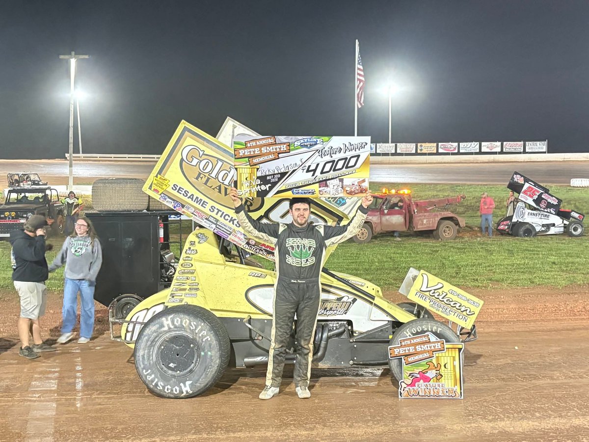 FASTseries's tweet photo. 🥇Ricky Peterson wins the 6th Annual Pete Smith Memorial Race at Skyline Speedway! 👊
🥈Danny Smith
🥉Mitch Harble https://t.co/6xgigGOliW