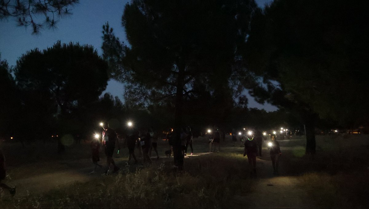 CandeTesta's tweet photo. 🚶🚶‍♀️🔦 El Ensanche Sur vivió anoche la 5.ª marcha nocturna familiar. Bajo una espectacular luna, miles de vecinos y vecinas disfrutamos charlando y recorriendo sus calles y caminos en una jornada que es ya toda una tradición. https://t.co/wcQ6CQ4ljb