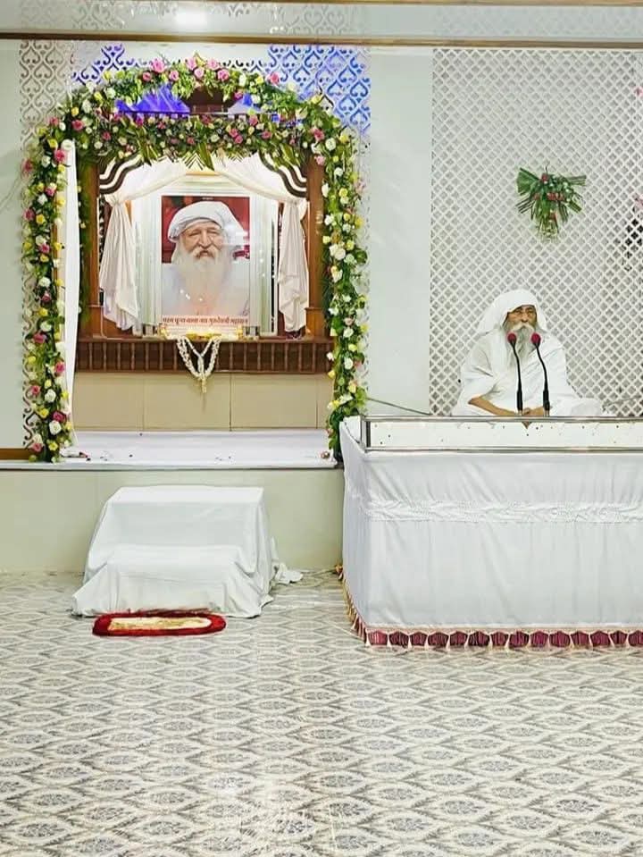 AKRajFilms1's tweet photo. बंदउ गुरु पद कंज कृपा सिंधु नररूप हरि, महामोह तम पुंज जासु बचन रवि कर निकर"
Ak
Jaigurudev 
सुख शान्ति का बिगुल बजाओ 
#गाय_को_राष्ट्रीय_पशु_बनाओ https://t.co/lUJZEEkZXC
