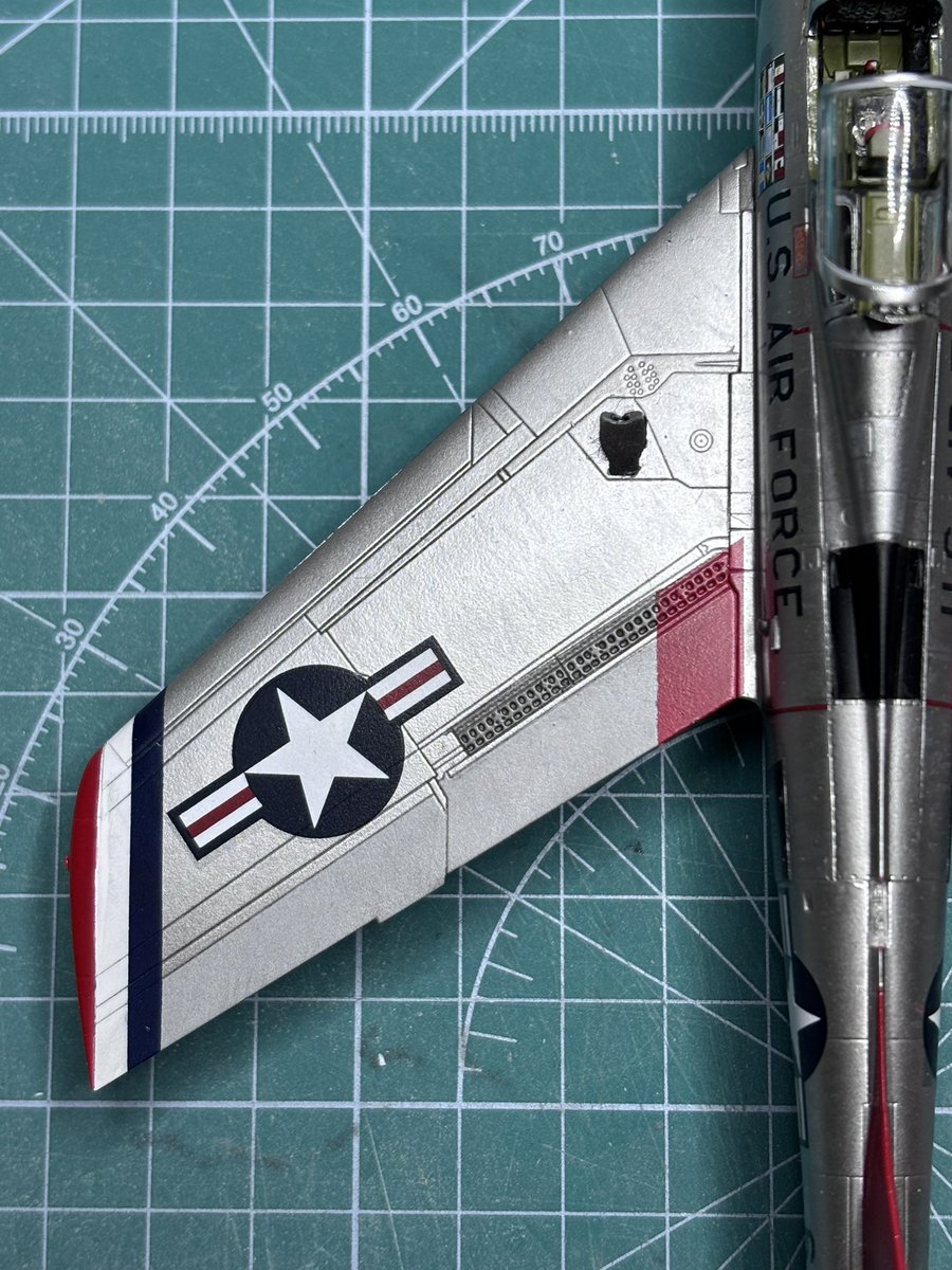 KYmodelers's tweet photo. #72lab定例会

YF-96A / YF-84F-RE 49-2430 試作1号機製作 9

筋彫り中
主翼はAirfixオリジナルの凸モールドに沿ってたが違うっぽいのでスペホのを参考に変更
胴体のは実機写真見ながらもいまだ試行錯誤のヘタッピ

#72lab
#2026軍団プラモ祭
#軍団26カミナリ祭 https://t.co/N1y46hEGse