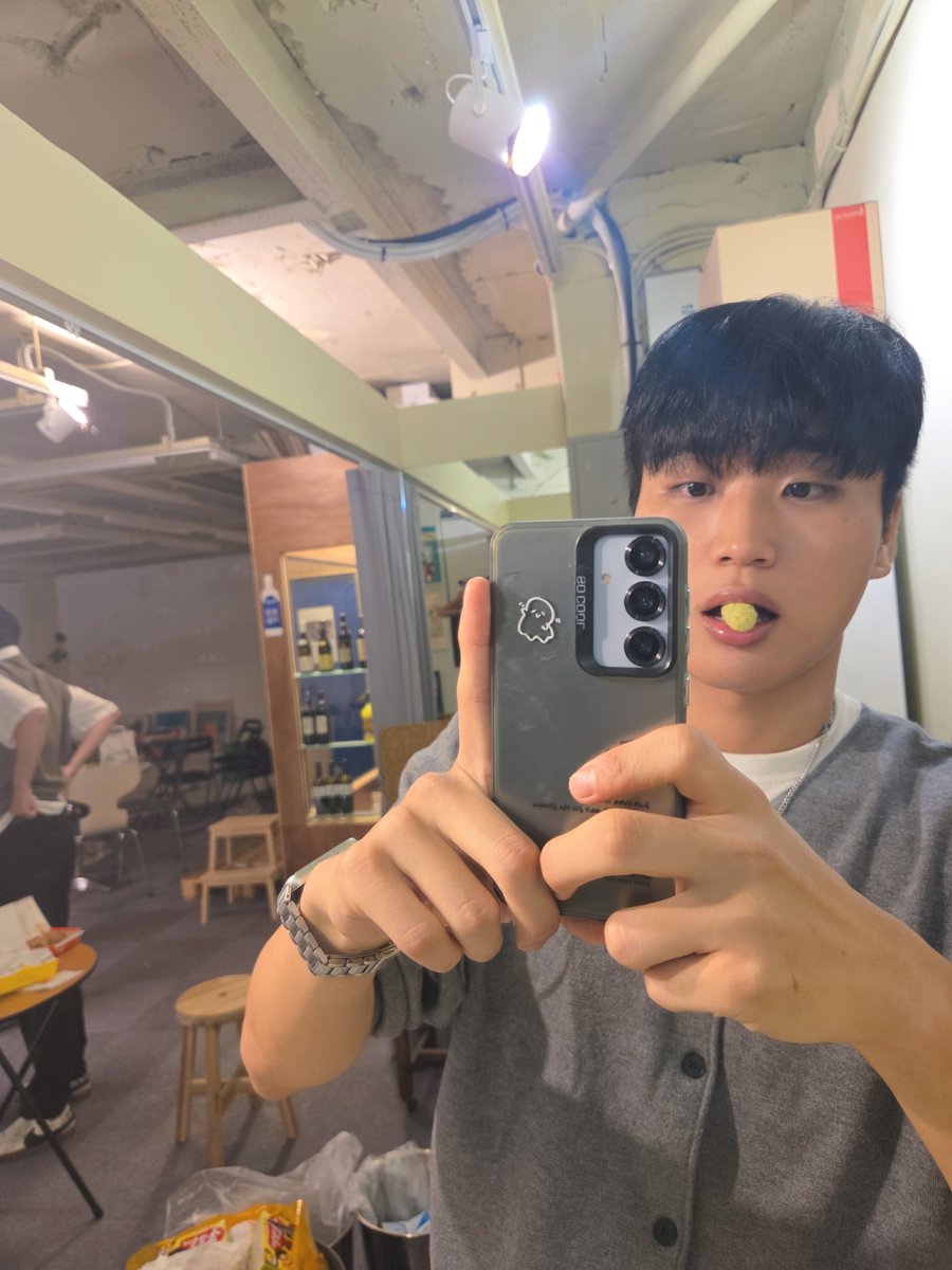경 tweet media