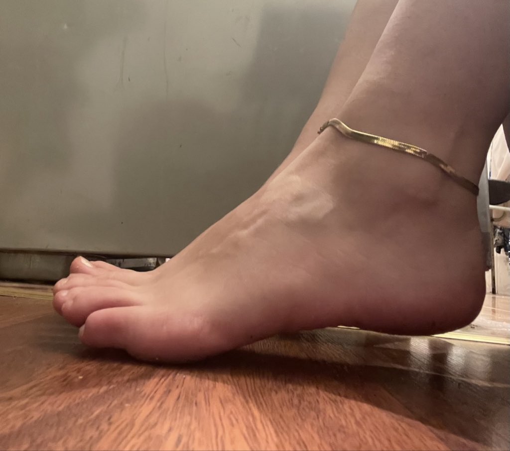 LilyBloomToes's tweet photo. @SellFeetPics56 
I can sell you my feet photos
Payment via Binance
DM me https://t.co/C4zrFAJRtb
