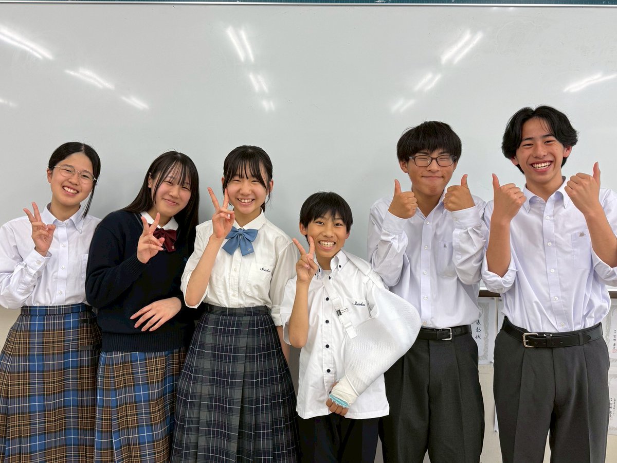 ggk_Drama_Club's tweet photo. 【岡山東西地区実験劇場まであと7日】
今年も愉快な1年生達（中学生2人、高校生4人）が入部してくれました！

彼らの初舞台は6月7日に上演する柳雅之作『息を吐いて、それから吸って』です。その勇姿を見届けに天神山プラザまでぜひお運びください！ https://t.co/yaCKxwwluN