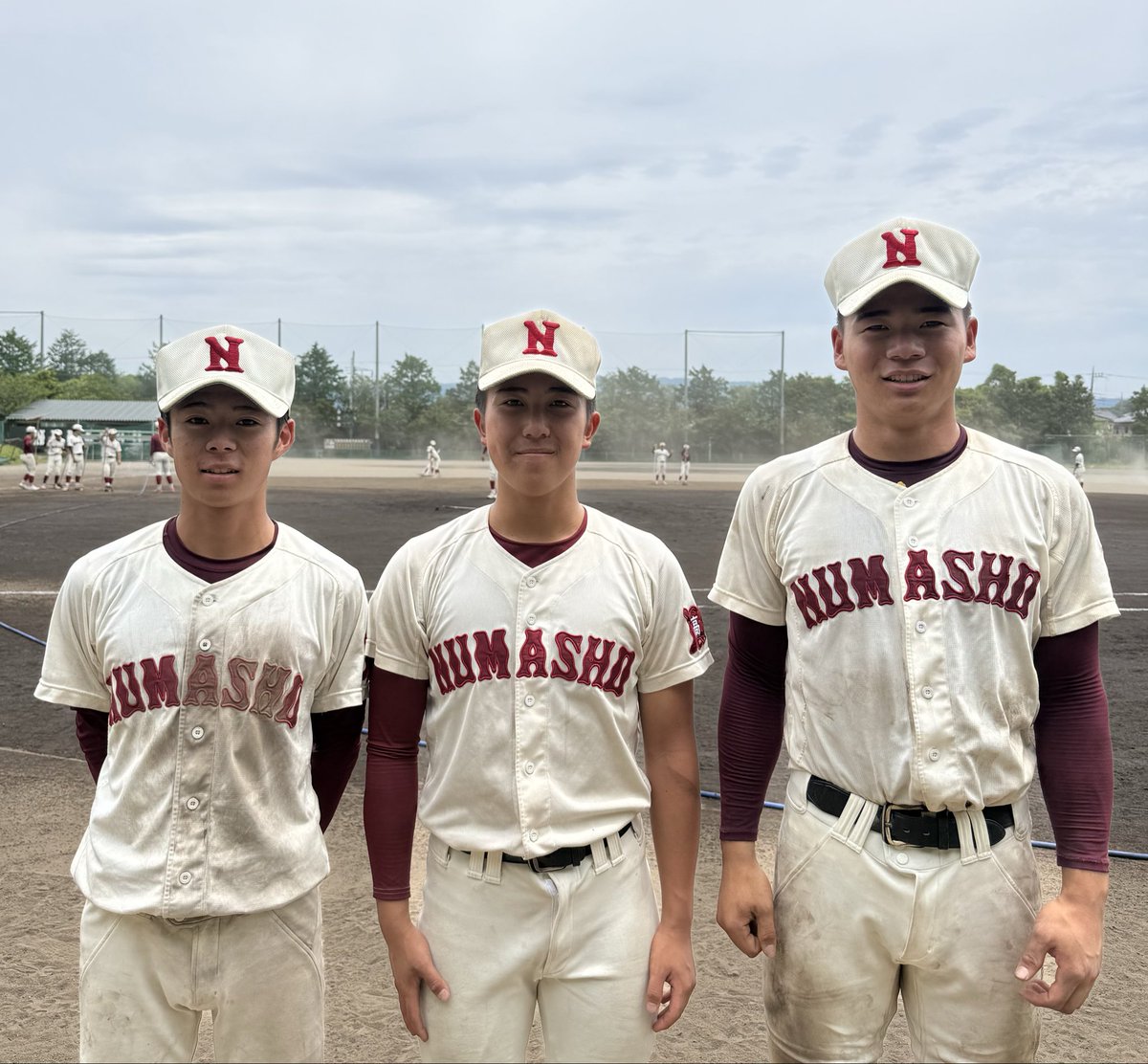 NUMASHO_'s tweet photo. ⚾️文化祭も終わり⚾️

野球部も大活躍した沼津商業高校文化祭も終わり、今日はアレセイア湘南さんと試合をしました。

写真左から
須川:スタメンで2安打＆攻守‼︎
堀江:貴重な追加点となるタイムリー‼︎
後藤:自身初の"サイクル安打"達成‼︎

またOBの伊藤様よりバット、ボールをいただきました🙇 https://t.co/BjMER4hxWh